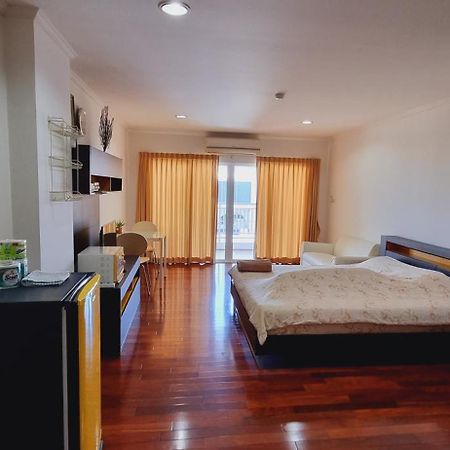 Hua Hin Baanklang Condo By Petch Exterior photo